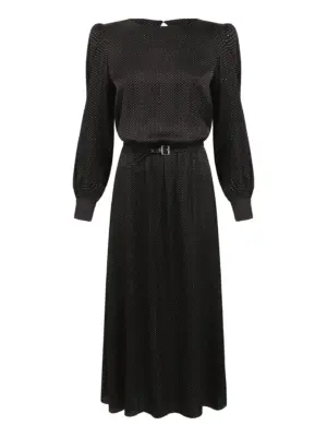 Платье миди с акцентом на плечо и разрезами на рукавах