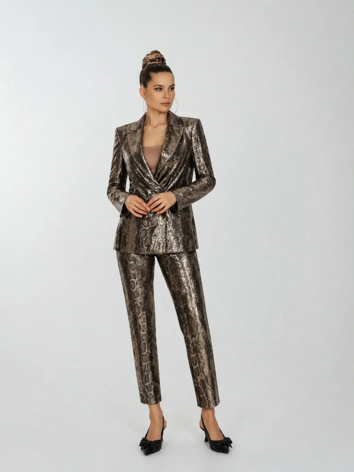 Trousers in gold sequence Basharatyan V SS26 dop IMG 4372